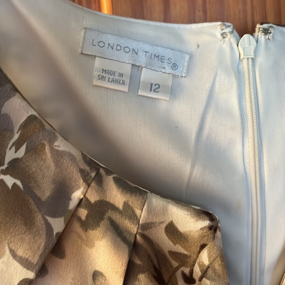 EUC Womens London Times Satin Dress - Picture 2 of 9